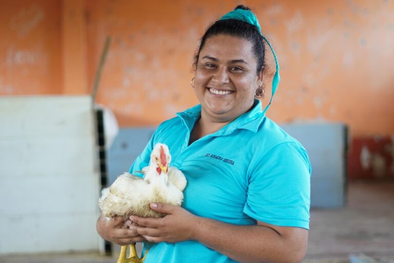 La escuela agropecuaria que, con la llegada de la energía para el desarrollo, forja sueños en Miraflores, Guaviare