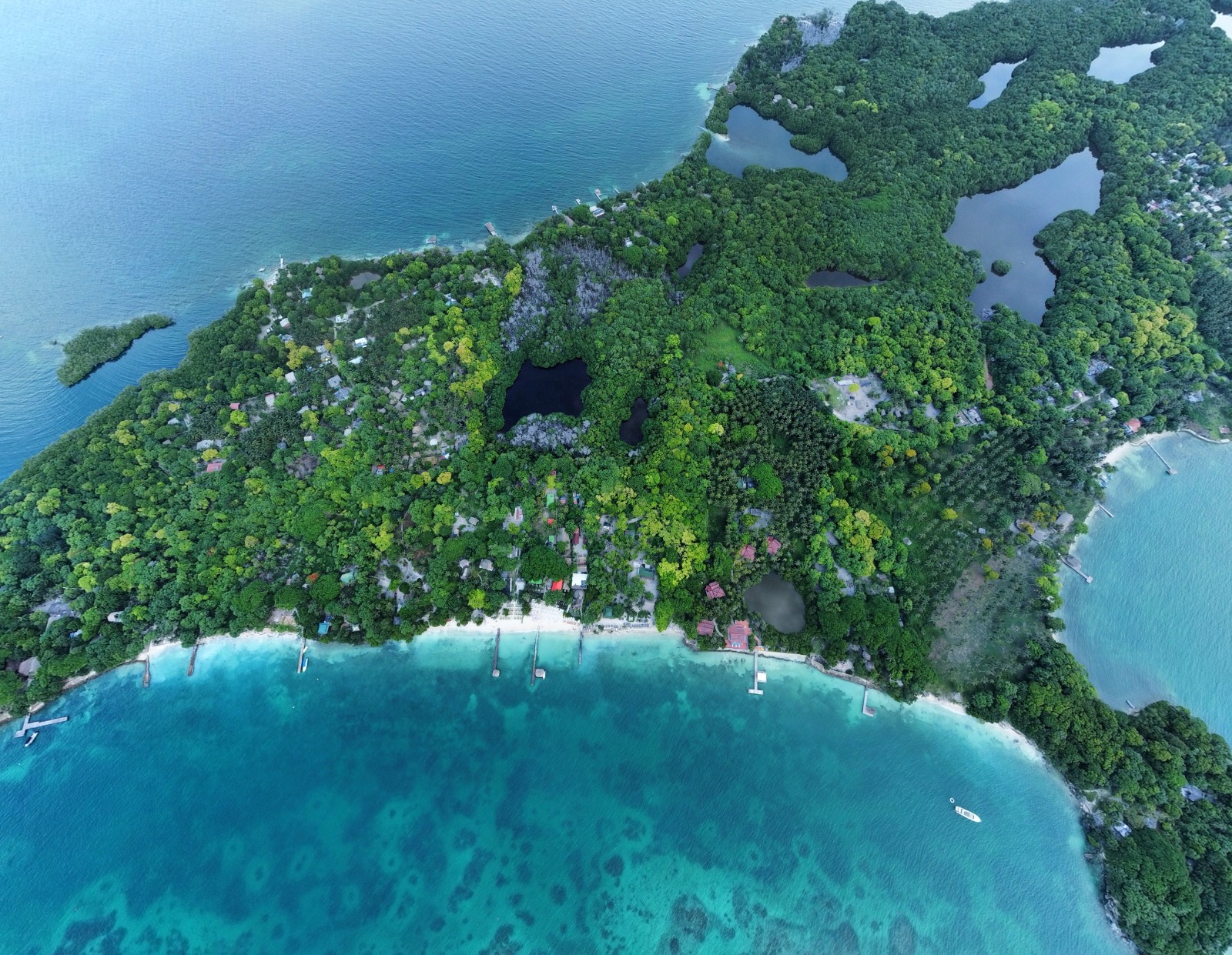 Fotografia area realizada con dron de Isla Grande, Islas del Rosario.