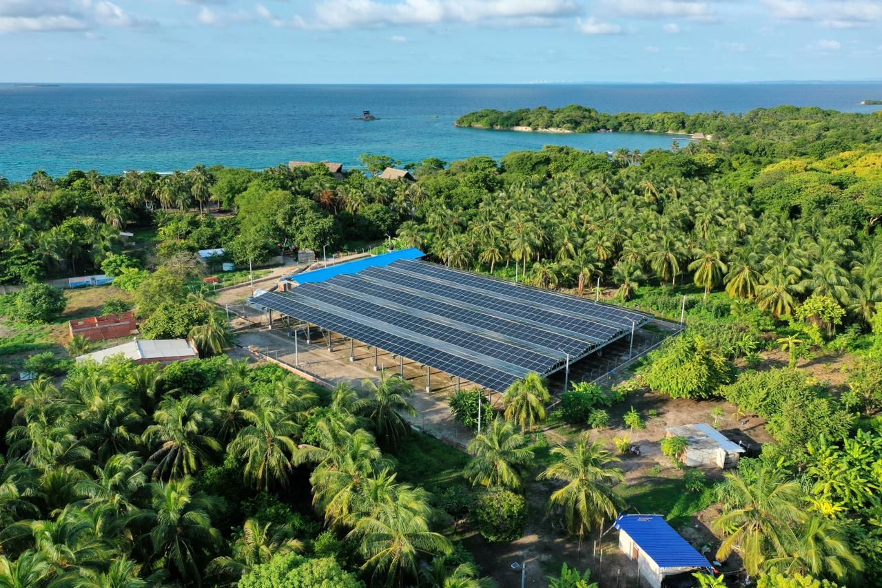 vista aerea granja solar proyecto Isla Grande, Bolívar